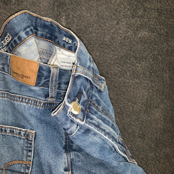 American Eagle. Mom Jean. Size 4. Good Condition. - Picture 1 of 4
